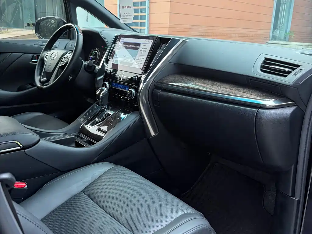 Toyota Vellfire — миниатюра 8