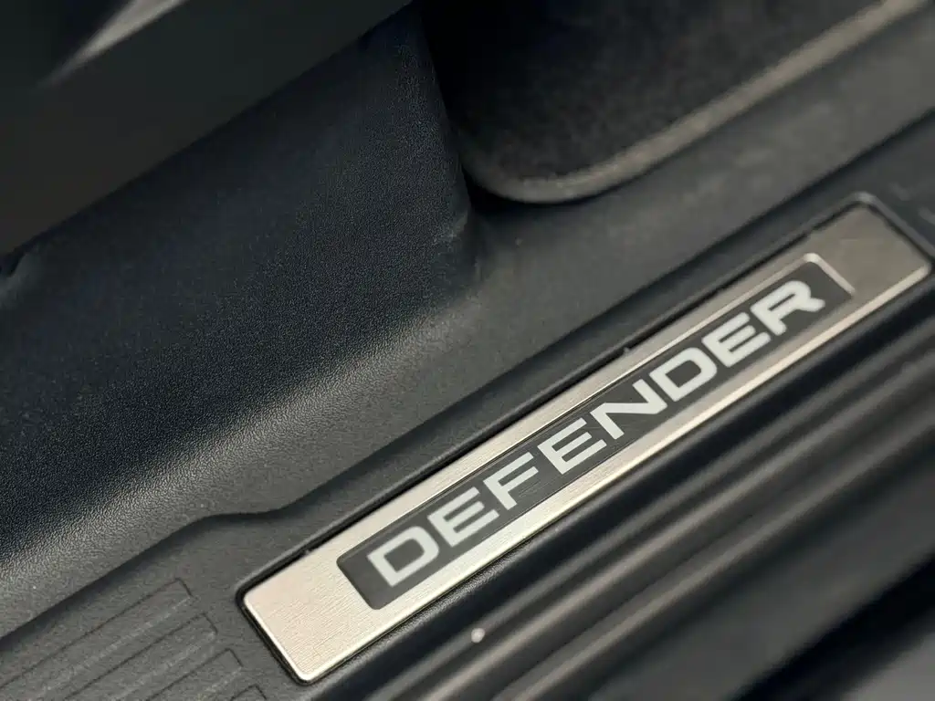 Land Rover Defender — миниатюра 7