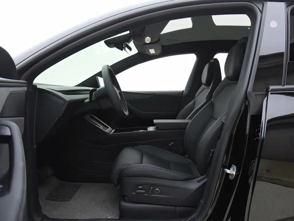 Tesla Model Y L — миниатюра 4