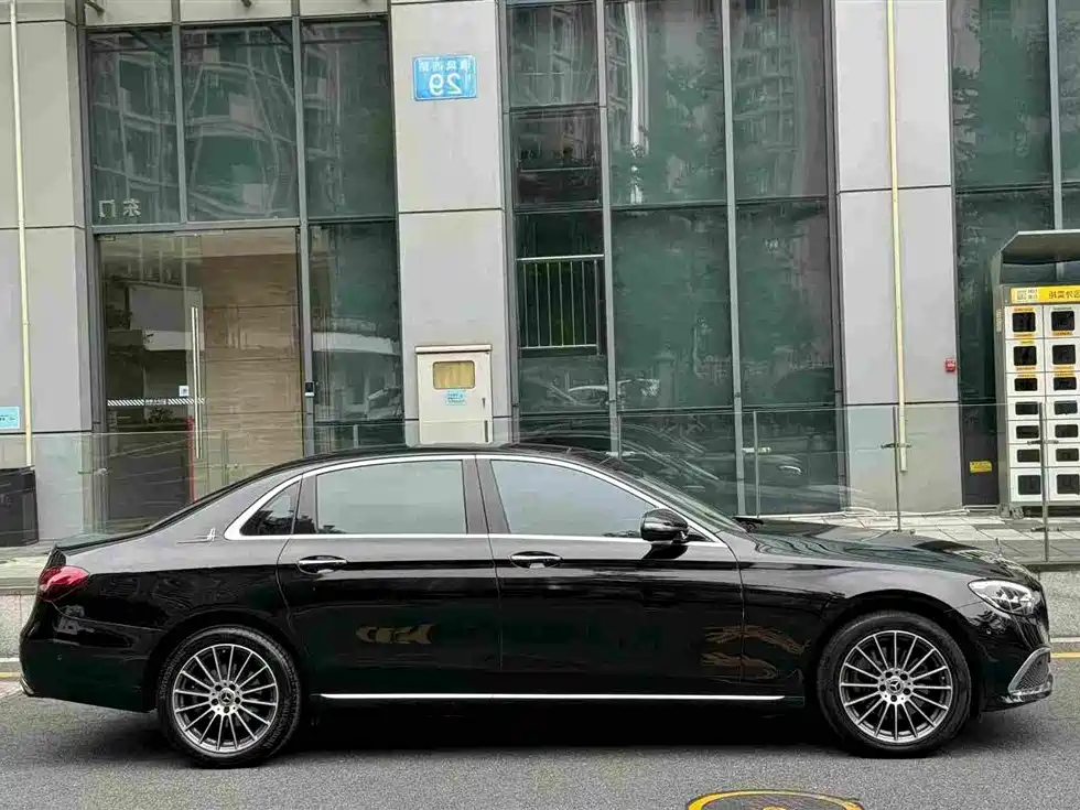 Mercedes-Benz E-Class — миниатюра 4