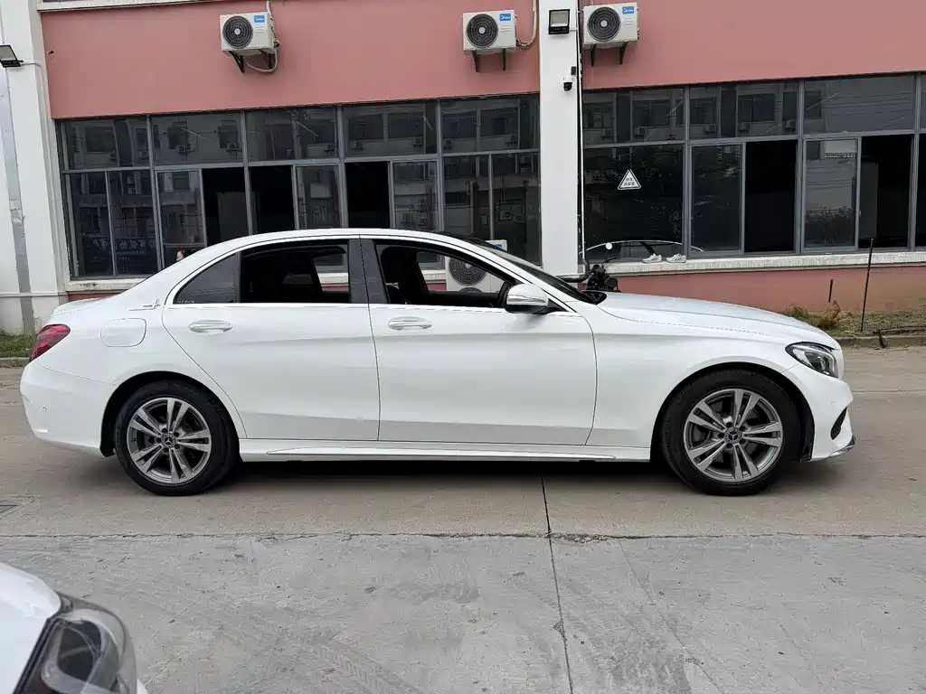 Mercedes-Benz C-Class — миниатюра 15