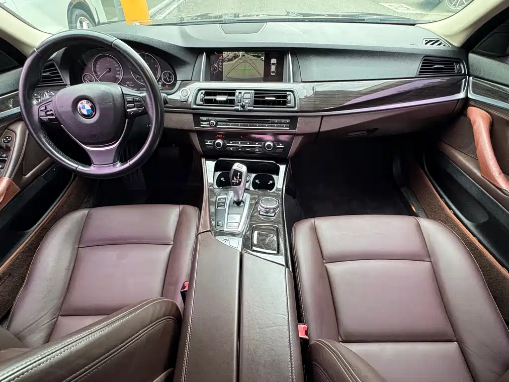 BMW 5 Series — миниатюра 7