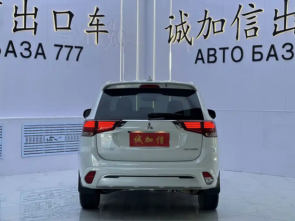 Mitsubishi Outlander — миниатюра 5
