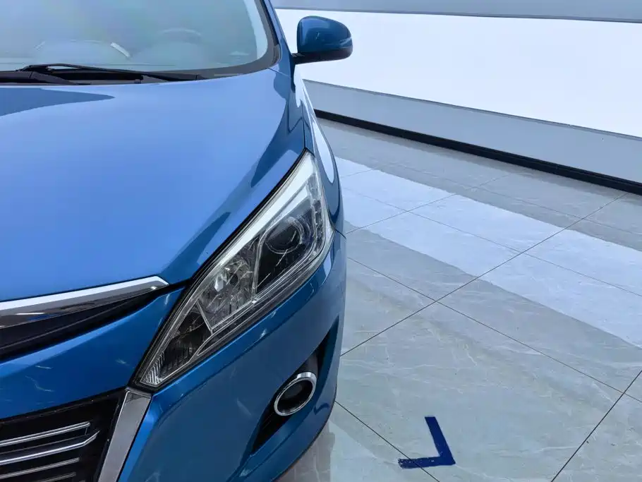 Luxgen U6 — миниатюра 5