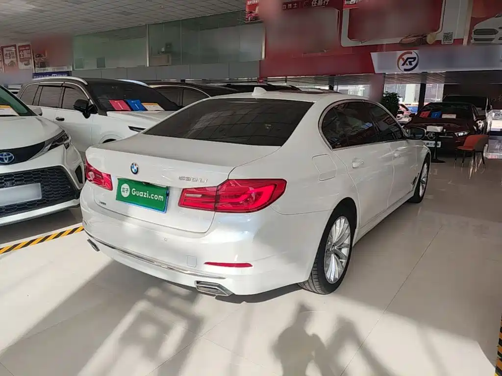BMW 5 Series — миниатюра 7