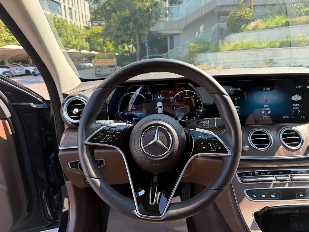 Mercedes-Benz E-Class — миниатюра 10