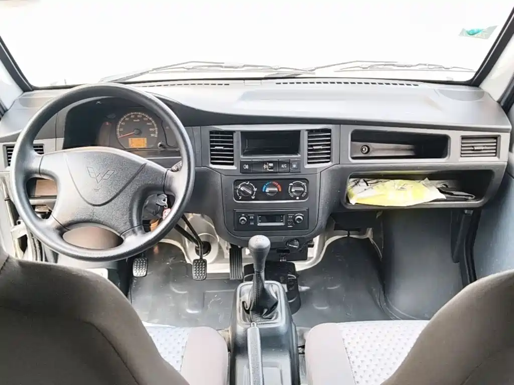 Wuling Sunshine 2023 1.5L 5/7 мест