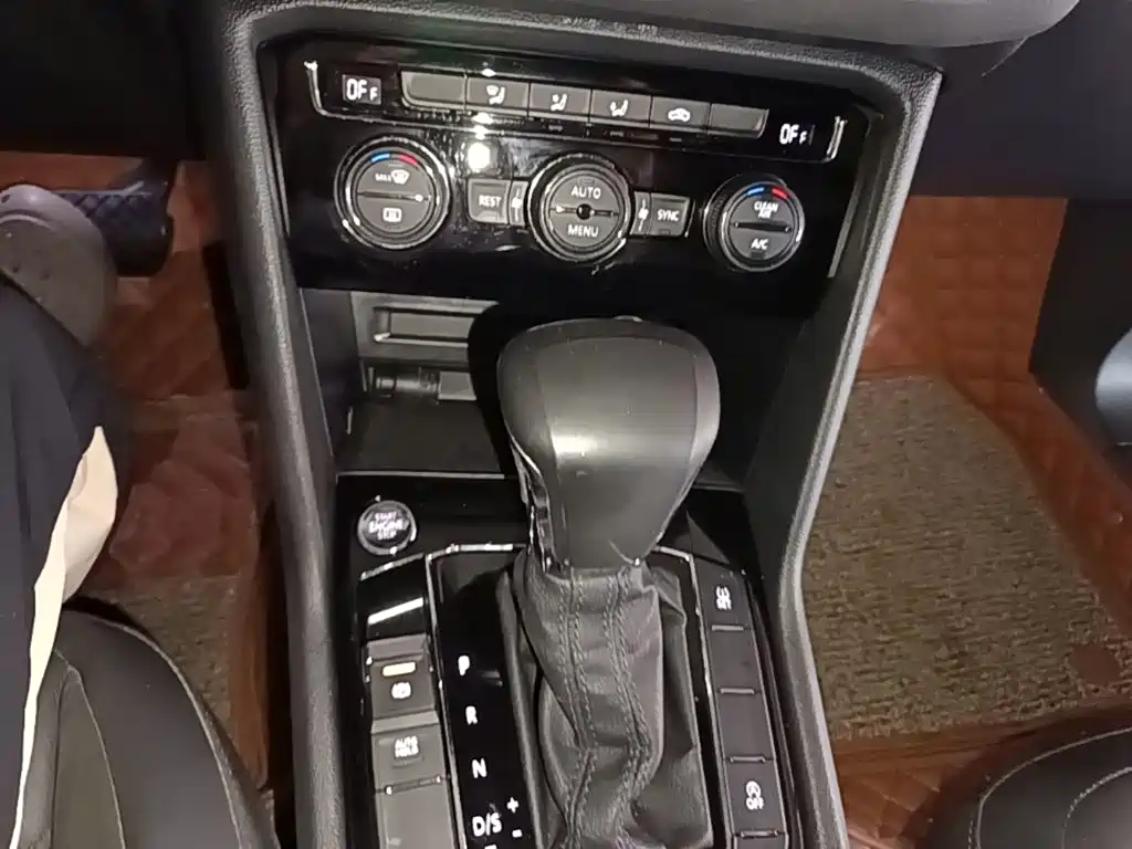 Volkswagen Tiguan L — миниатюра 14
