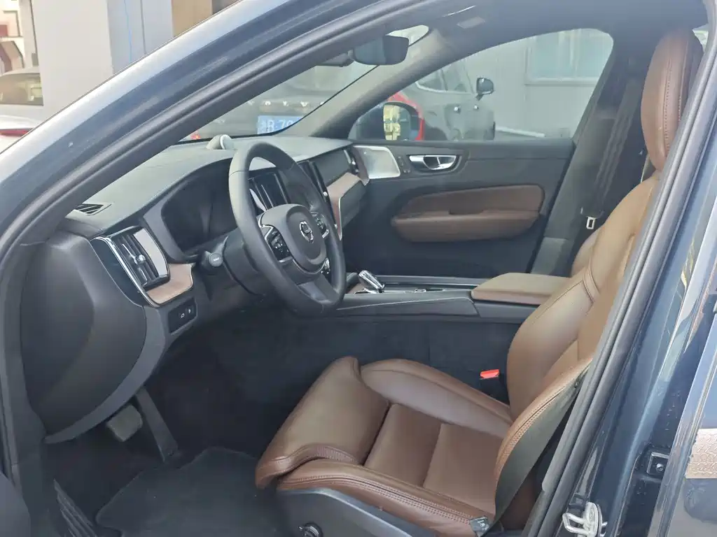 VOLVO XC60 PLUG IN HYBRID