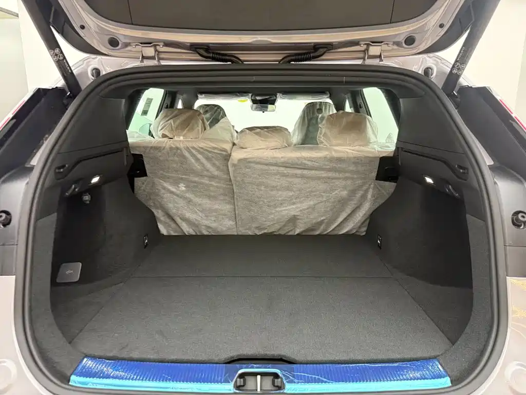 Volvo XC70 PHEV — миниатюра 13