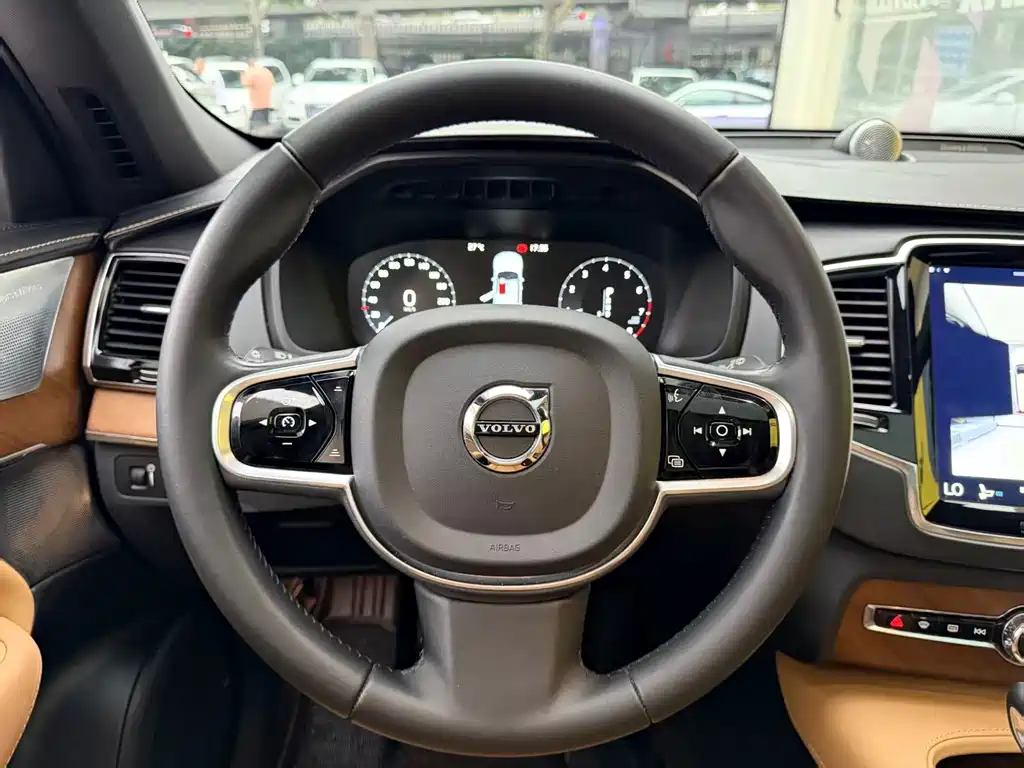 Volvo XC90 — миниатюра 7