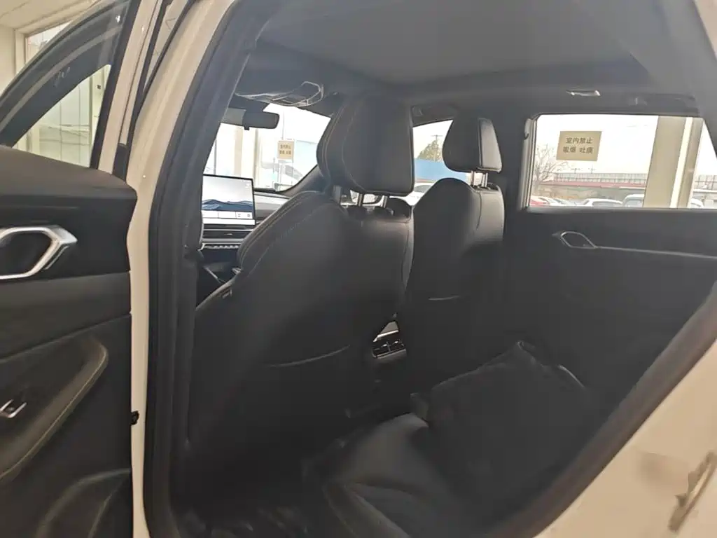 Geely Binyue — миниатюра 17