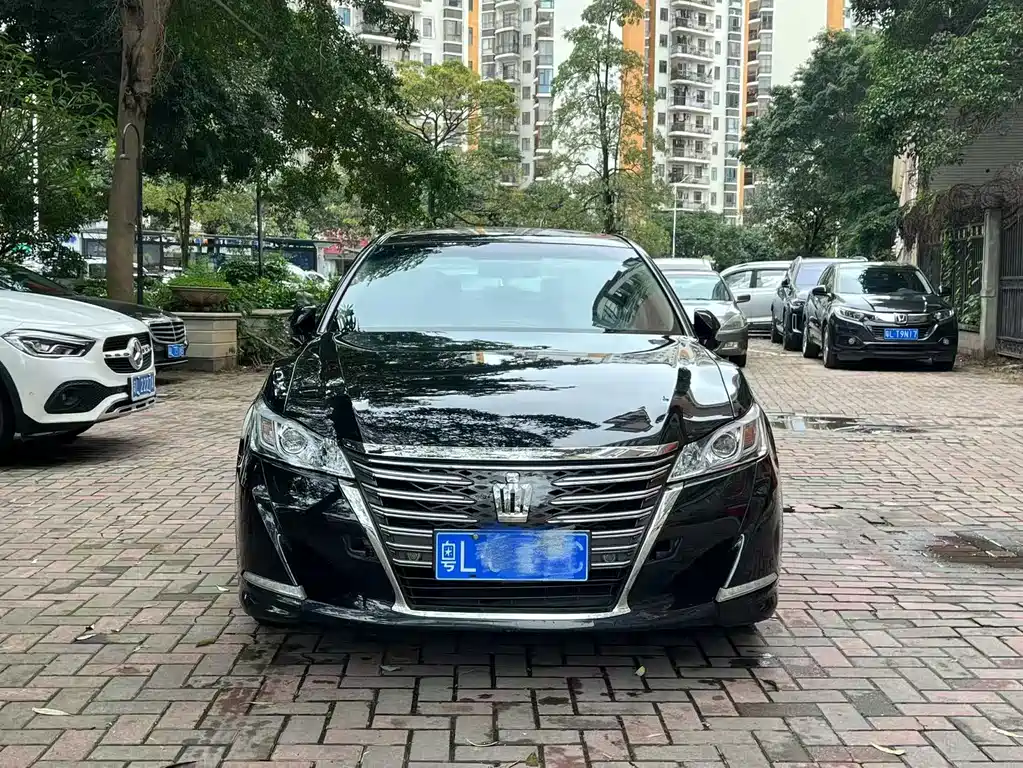 Купить Toyota Crown