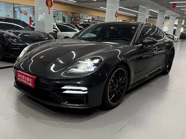 PORSCHE PANAMERA