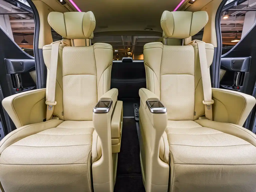 Toyota Alphard — миниатюра 9