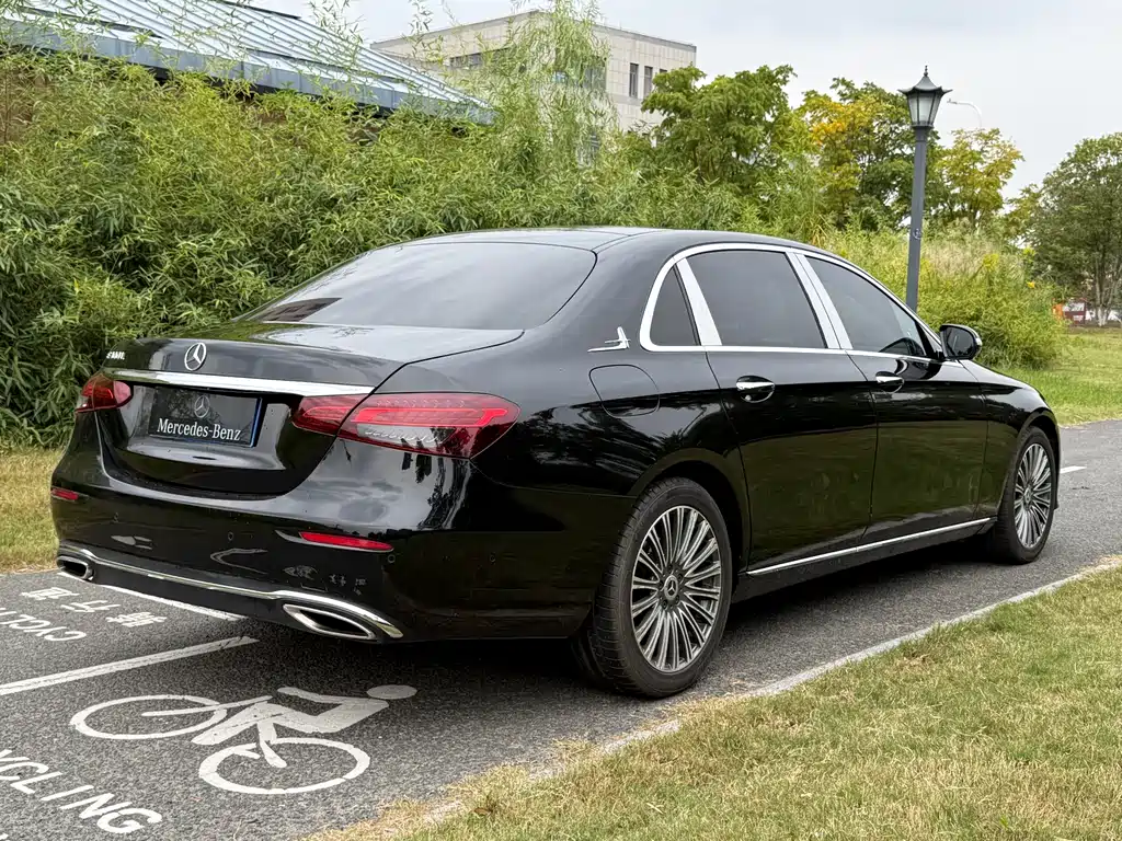 Mercedes-Benz E-Class — миниатюра 7