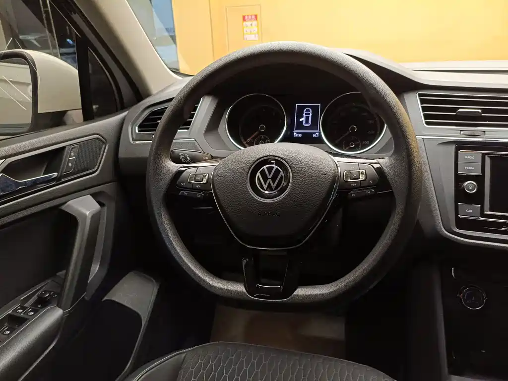 Volkswagen Tiguan L — миниатюра 10
