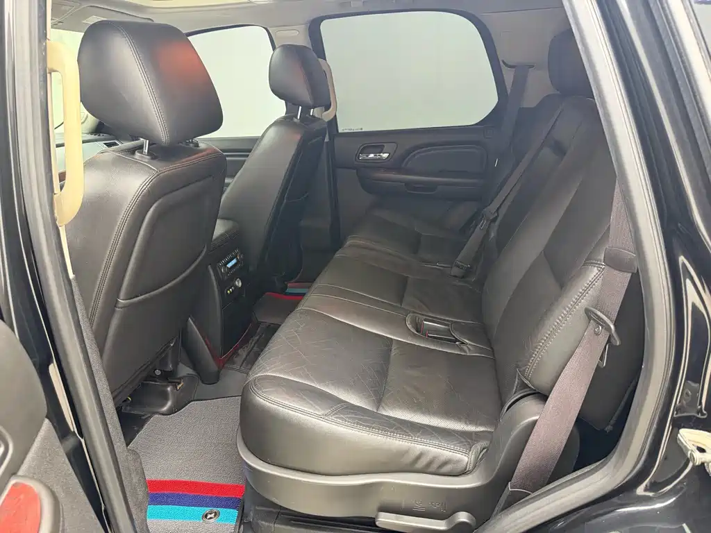 Cadillac Escalade — миниатюра 9