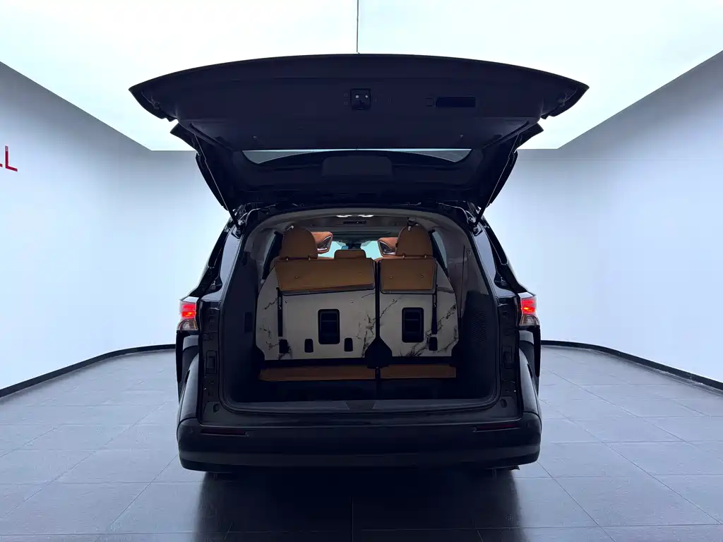 Toyota Sienna — миниатюра 29
