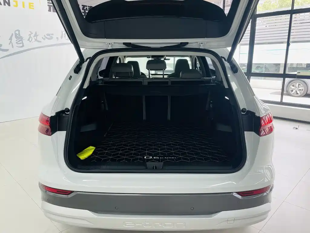 Audi Q5 e-tron — миниатюра 15