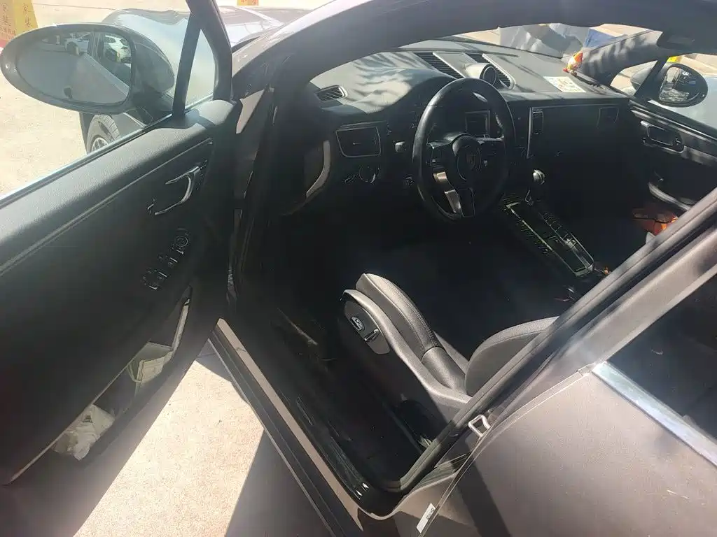 Porsche Macan — миниатюра 12
