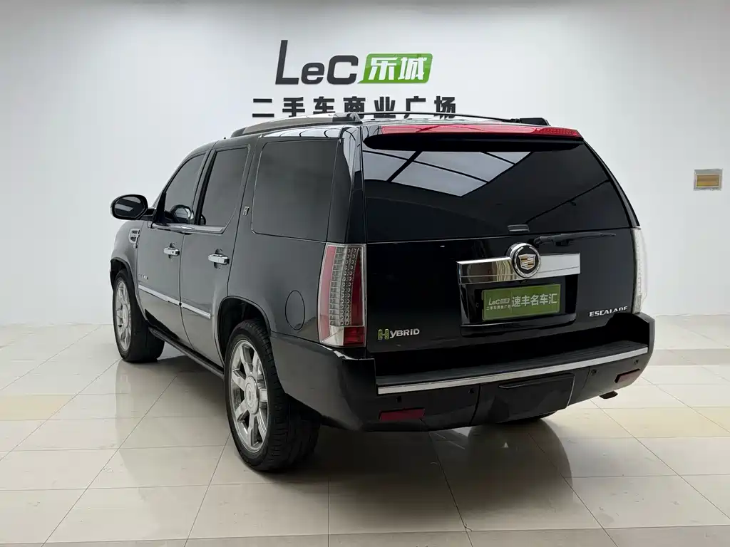 Cadillac Escalade — миниатюра 6