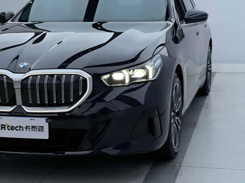 BMW 5 Series — миниатюра 4