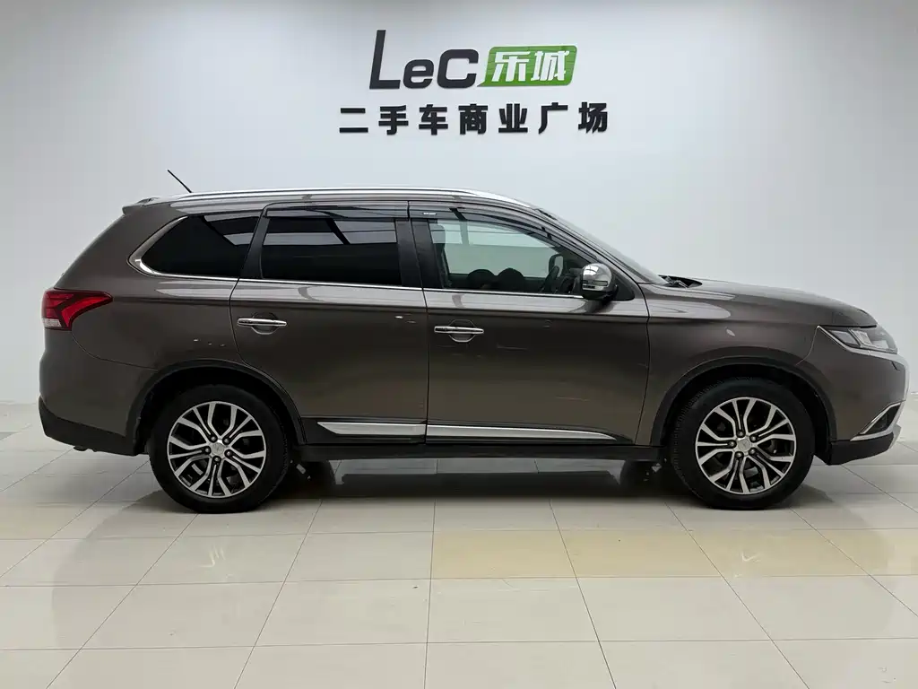 Mitsubishi Outlander (Import) — миниатюра 7
