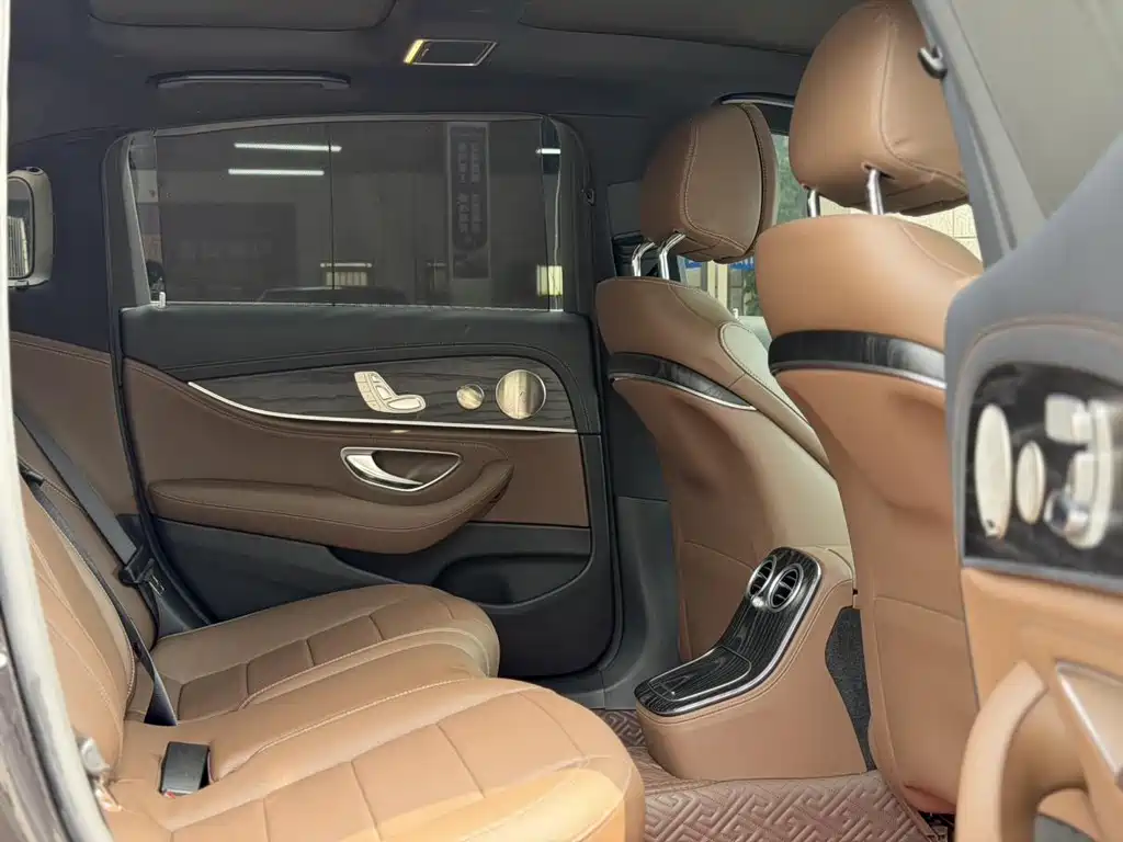 Mercedes-Benz E-Class — миниатюра 6
