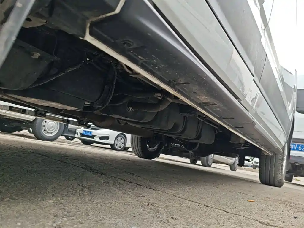 MAXUS V90 — миниатюра 22