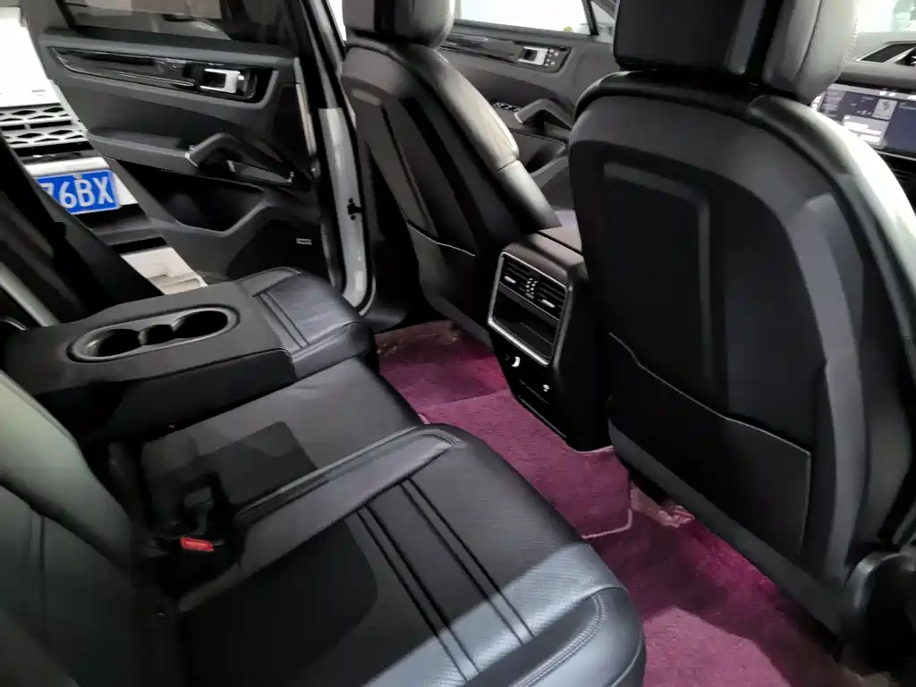 Porsche Cayenne — миниатюра 9