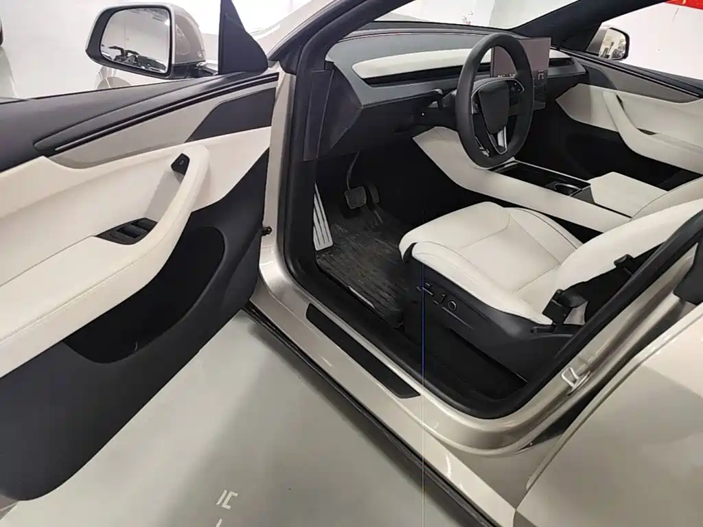 Tesla Model Y L — миниатюра 16