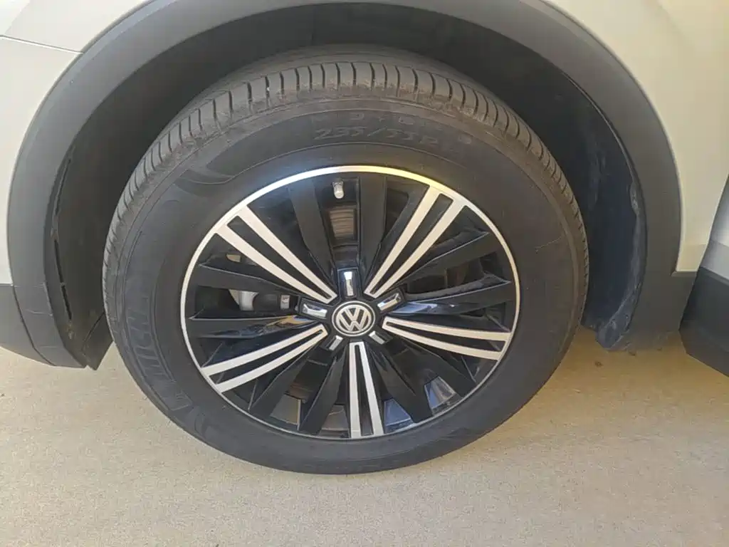 Volkswagen Tiguan L — миниатюра 23