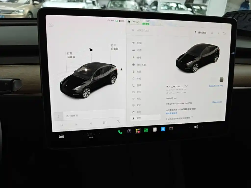 Tesla Model Y — миниатюра 18