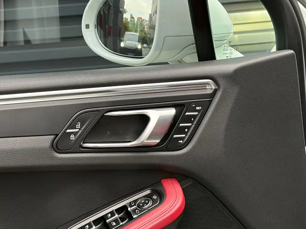 Porsche Macan — миниатюра 28