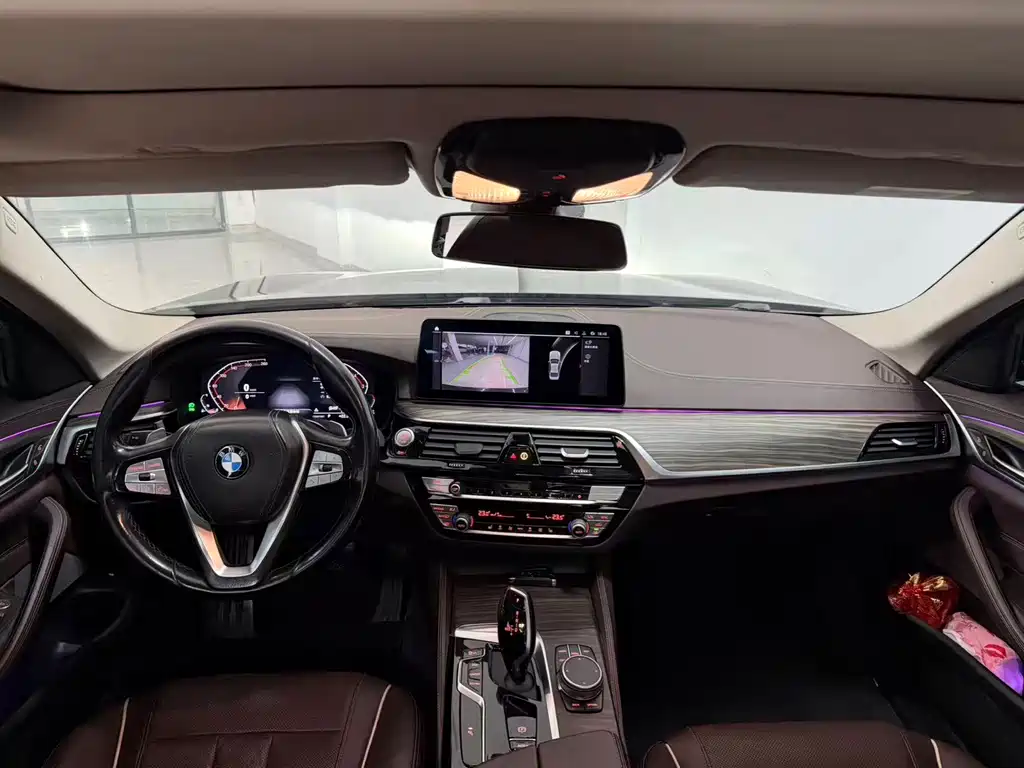 BMW 5 Series — миниатюра 6