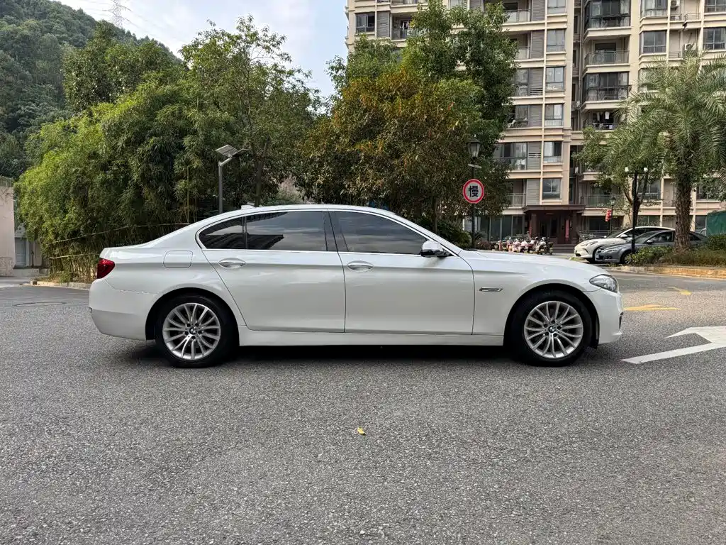 BMW 5 Series — миниатюра 7