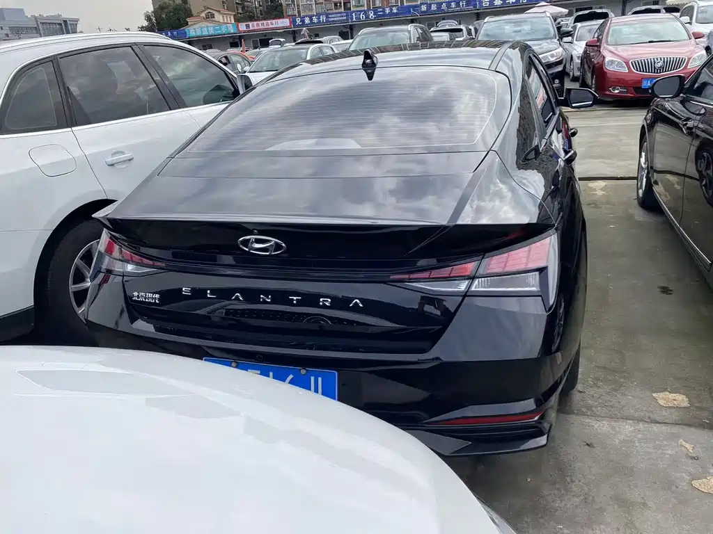 Hyundai Elantra — миниатюра 9