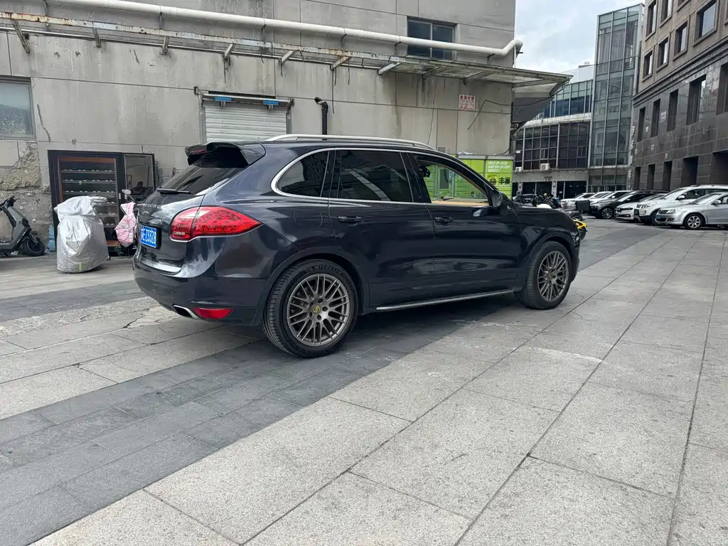 Porsche Cayenne — миниатюра 18