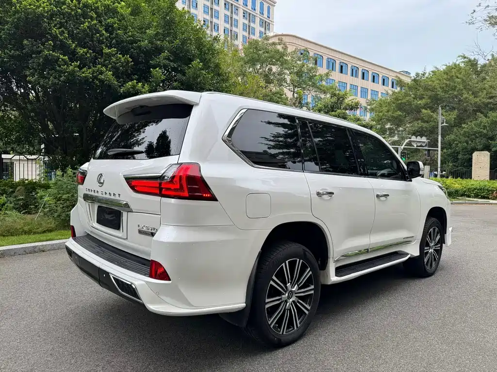 Lexus LX — миниатюра 7