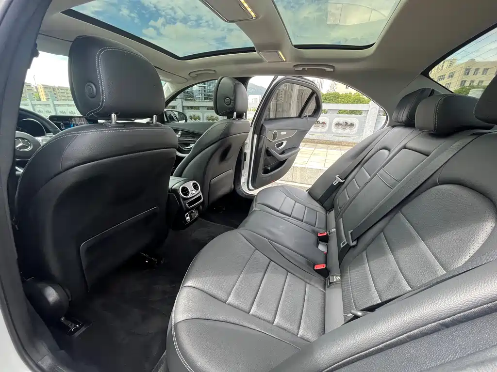 Mercedes-Benz C-Class — миниатюра 9