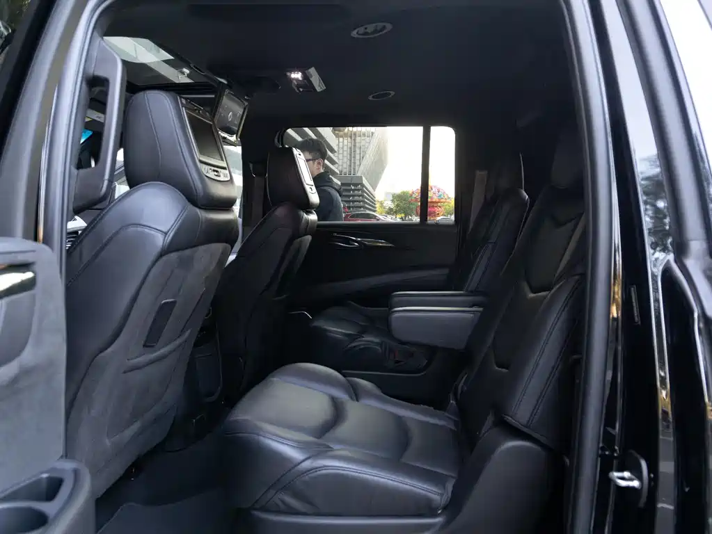 Cadillac Escalade — миниатюра 10