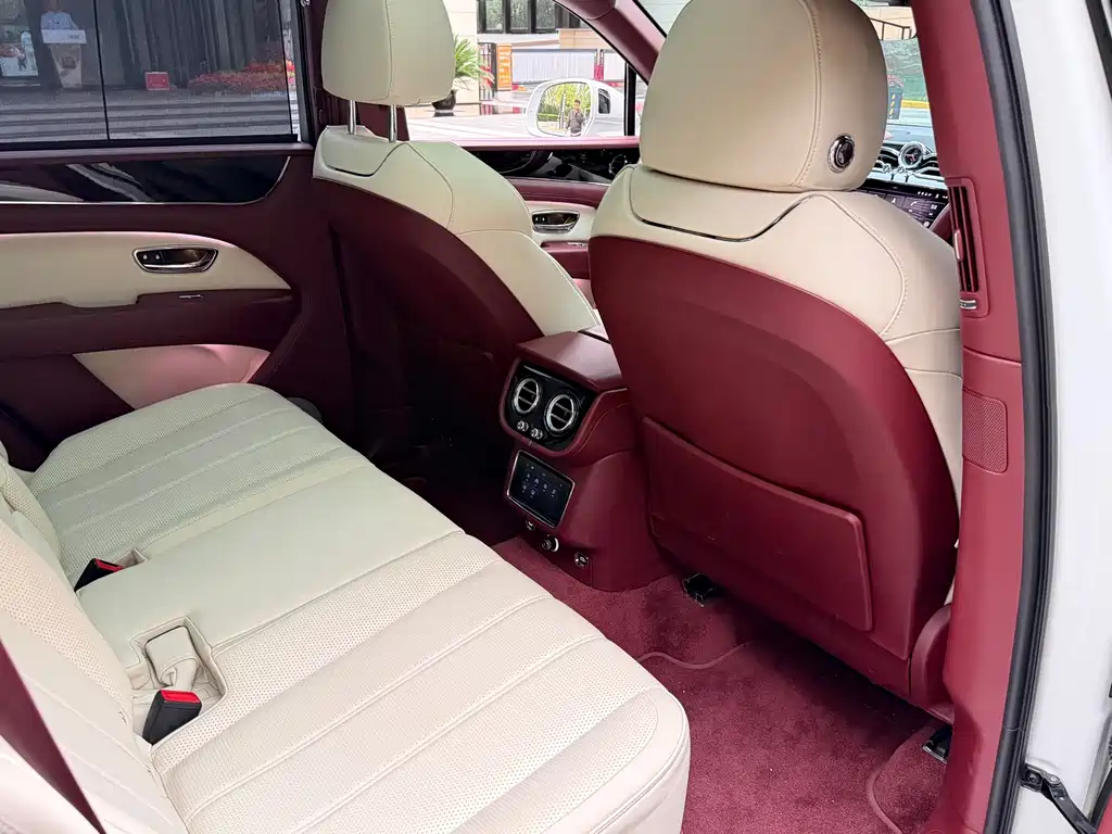 Bentley Bentayga — миниатюра 26