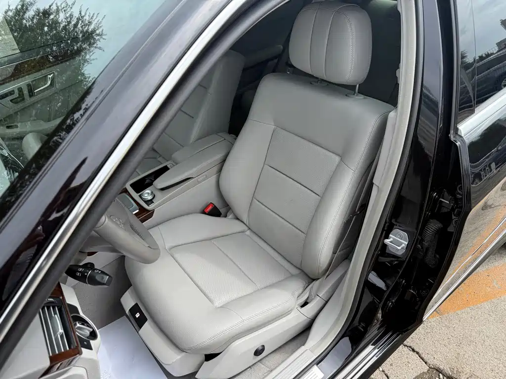 Mercedes-Benz E-Class — миниатюра 10