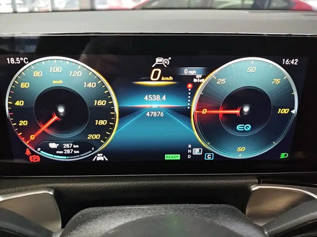 Mercedes-Benz EQB — миниатюра 12