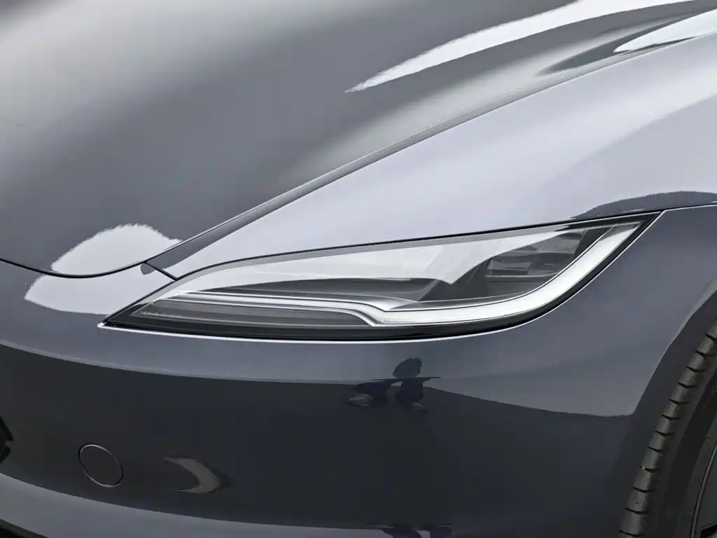 Tesla Model 3 — миниатюра 18