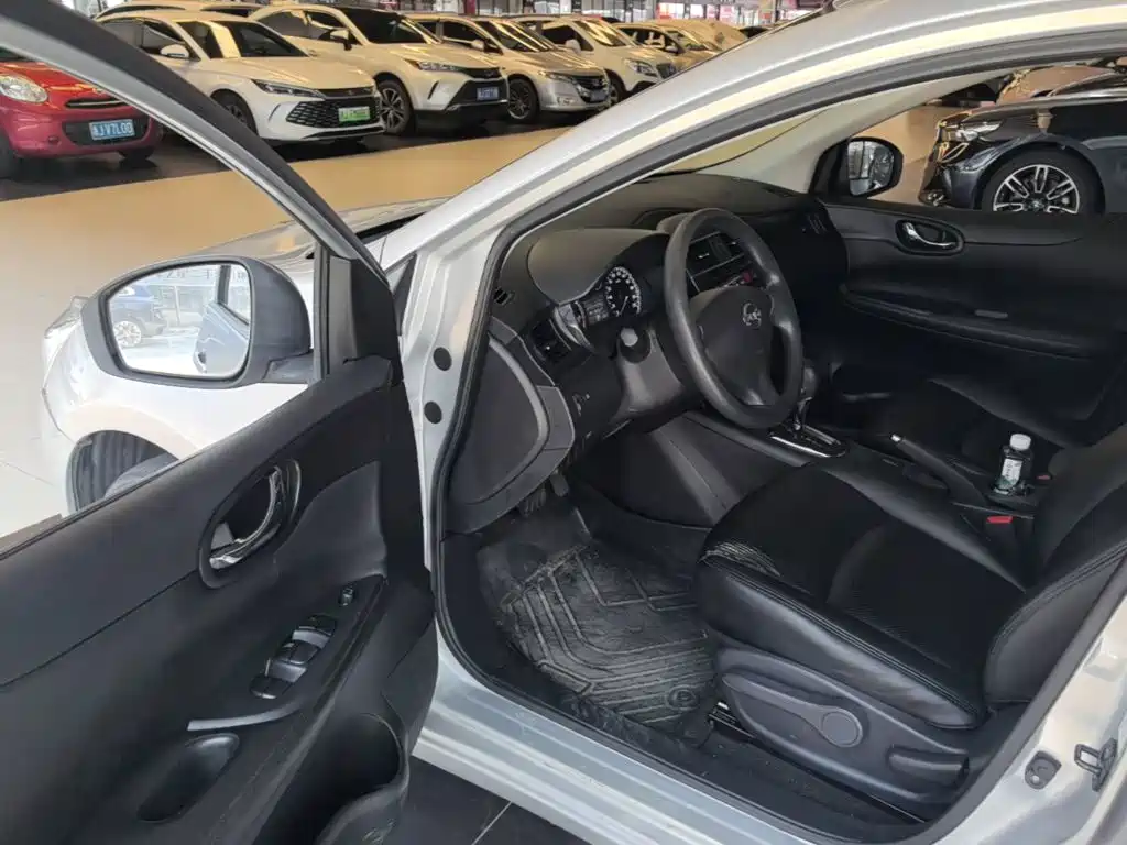 Nissan Tiida — миниатюра 16