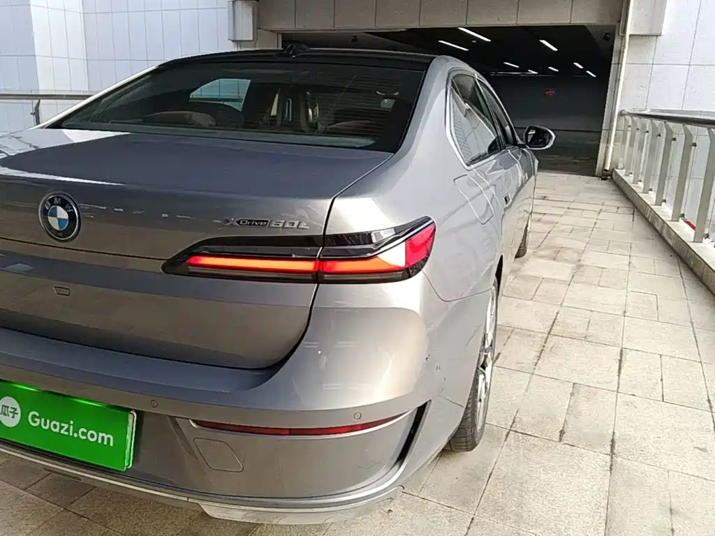 BMW i7 — миниатюра 8