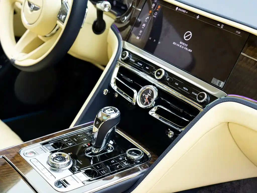 Bentley Flying Spur — миниатюра 21