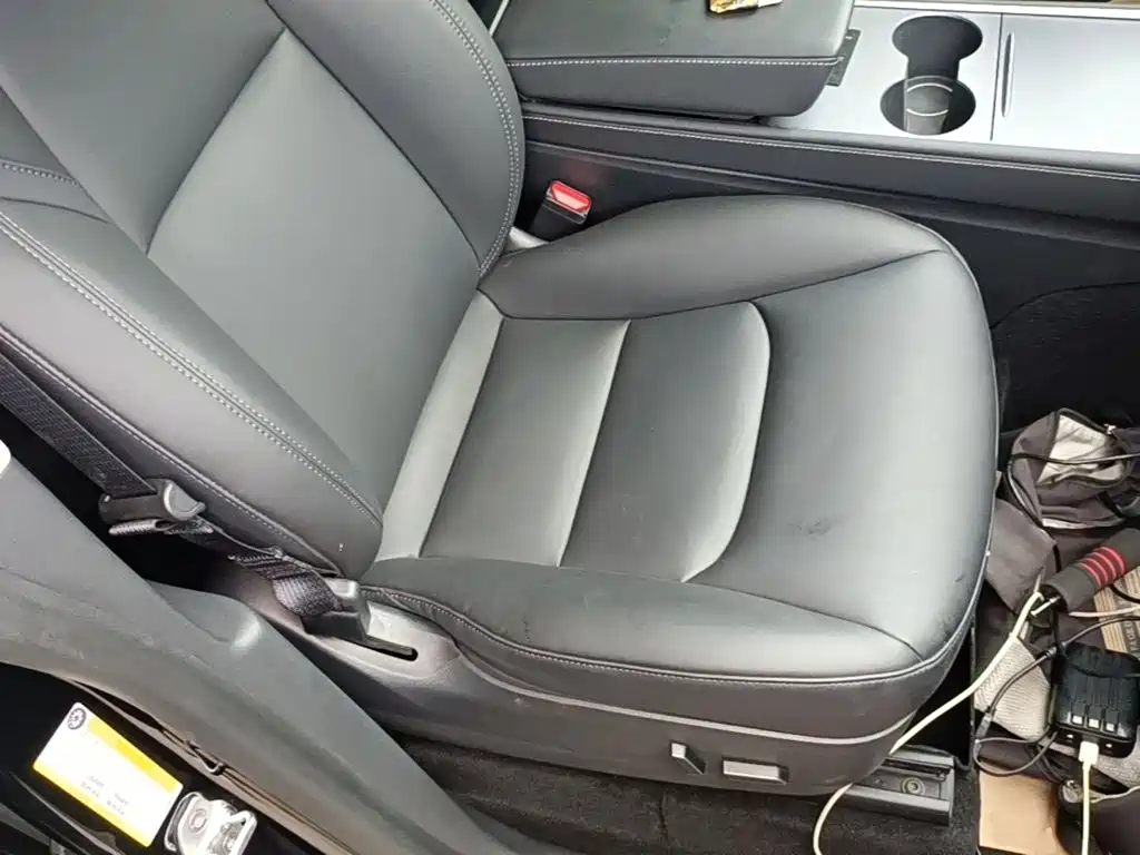Tesla Model Y — миниатюра 25